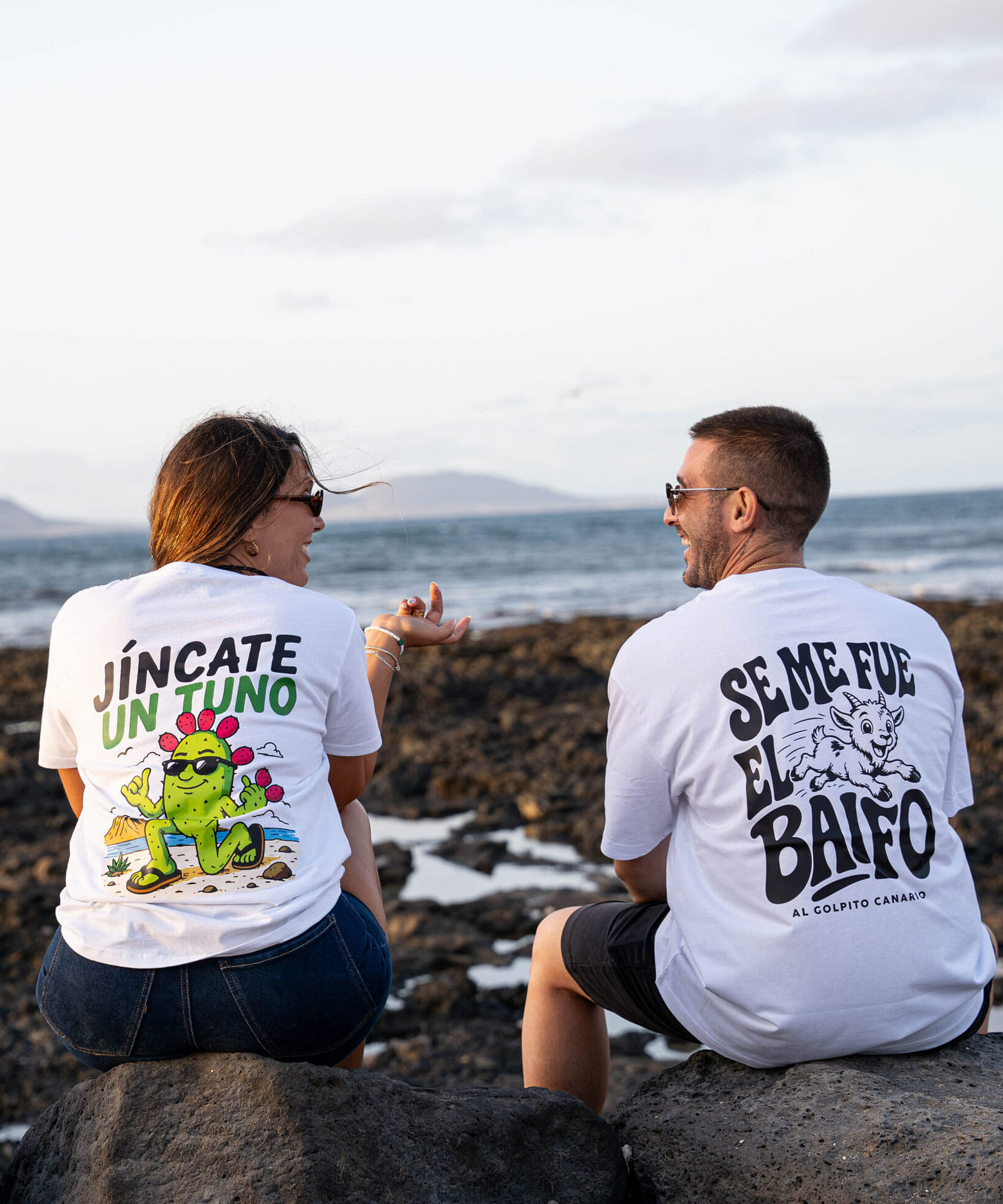 Camisetas de Al Golpito Canario junto al Atlántico